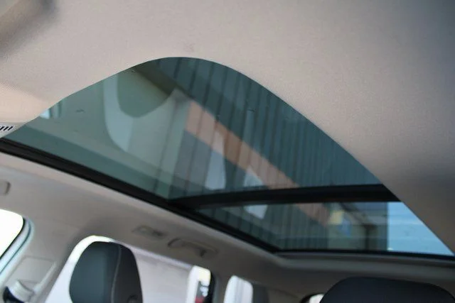2025 Volkswagen Taos SEL - Photo 6