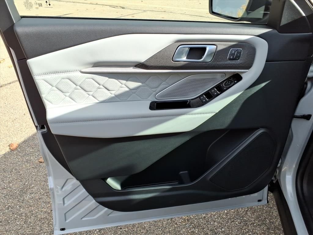 2026 Ford Explorer Platinum - Photo 18
