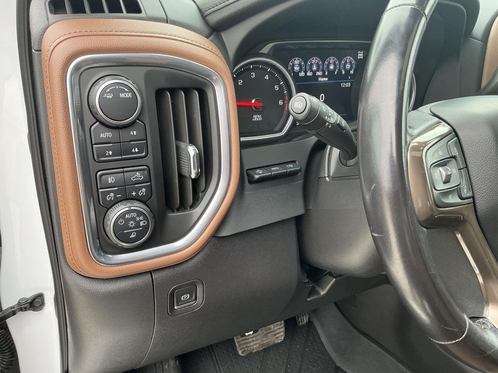 Used 2022 Iridescent Pearl Tricoat Chevrolet High Country image 11