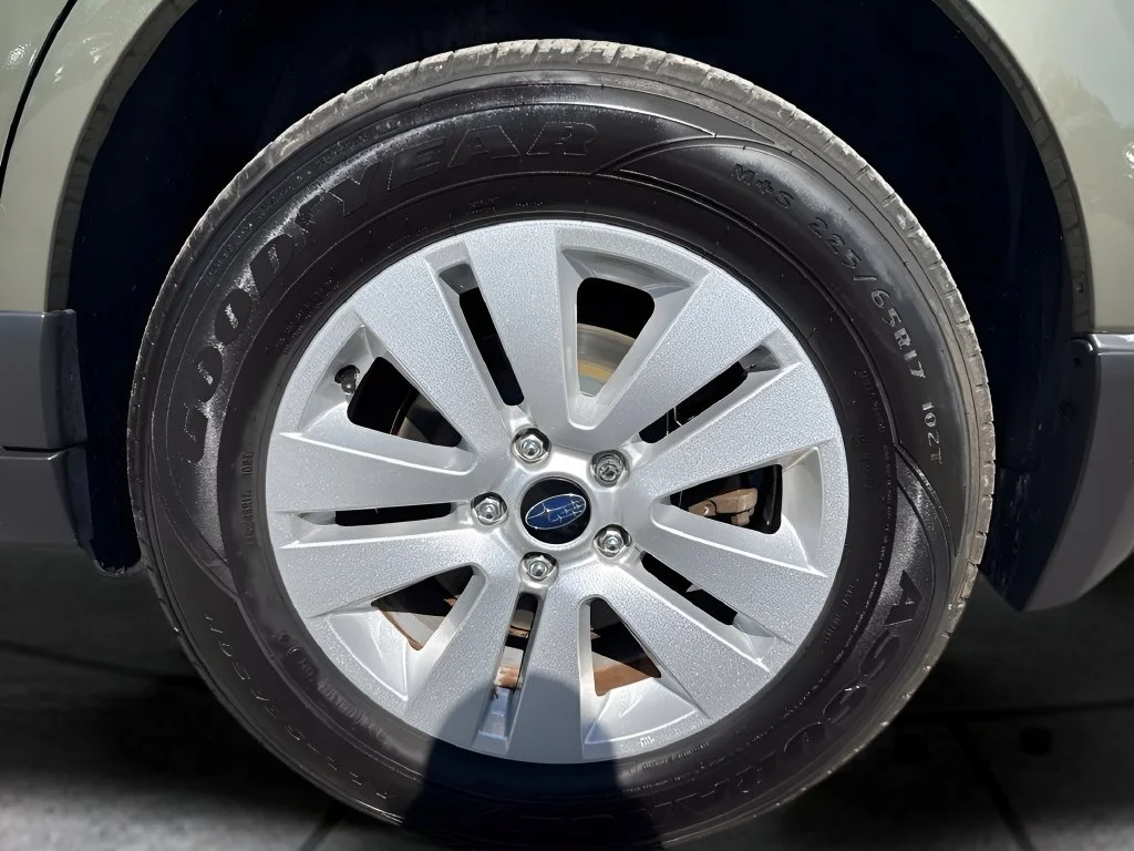 Used 2019 Green Subaru 2.5i Premium image 31