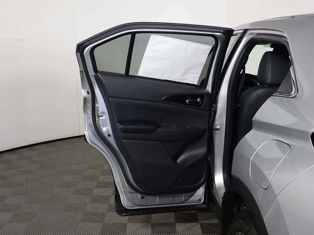 New 2026 Silver Mitsubishi SE image 20