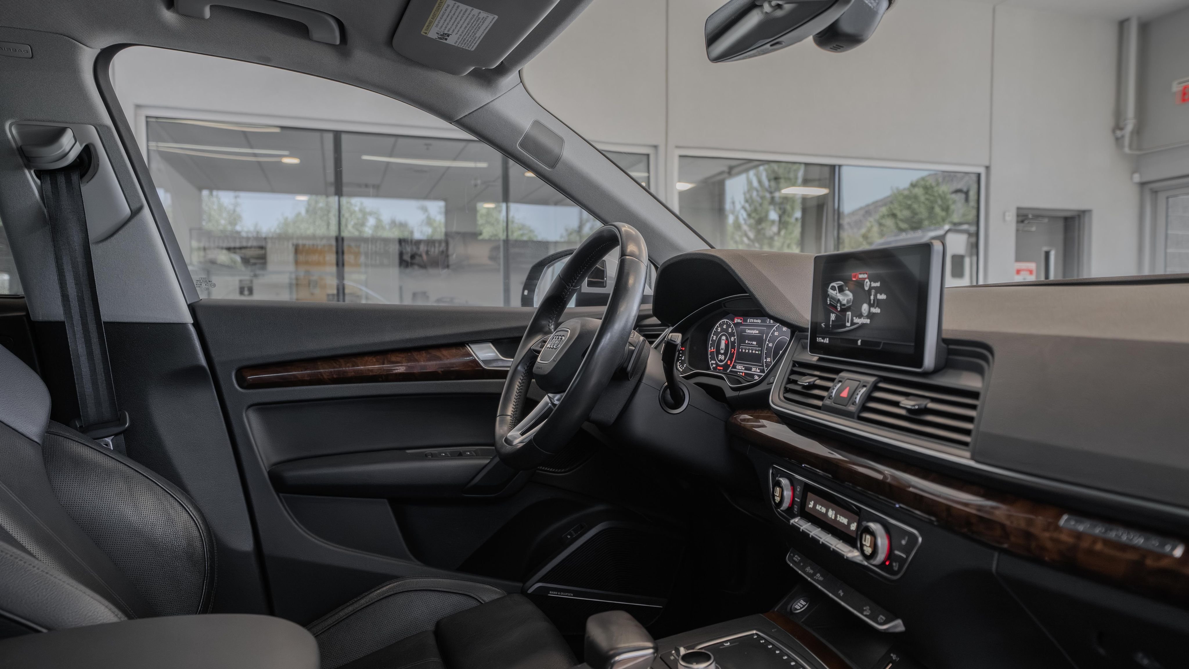 Used 2018 Florett Silver Metallic Audi 2.0T Premium image 18