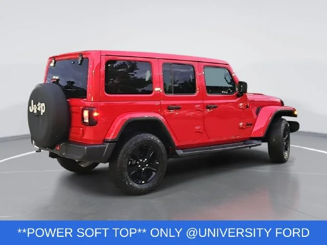 Used 2023 Red Jeep Altitude image 3