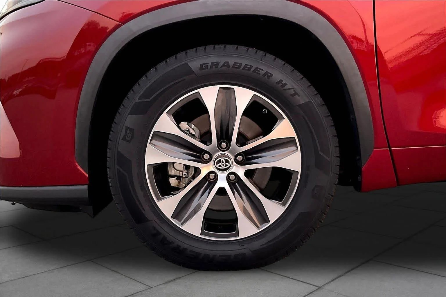 Used 2022 Ruby Flare Pearl Toyota XLE image 11