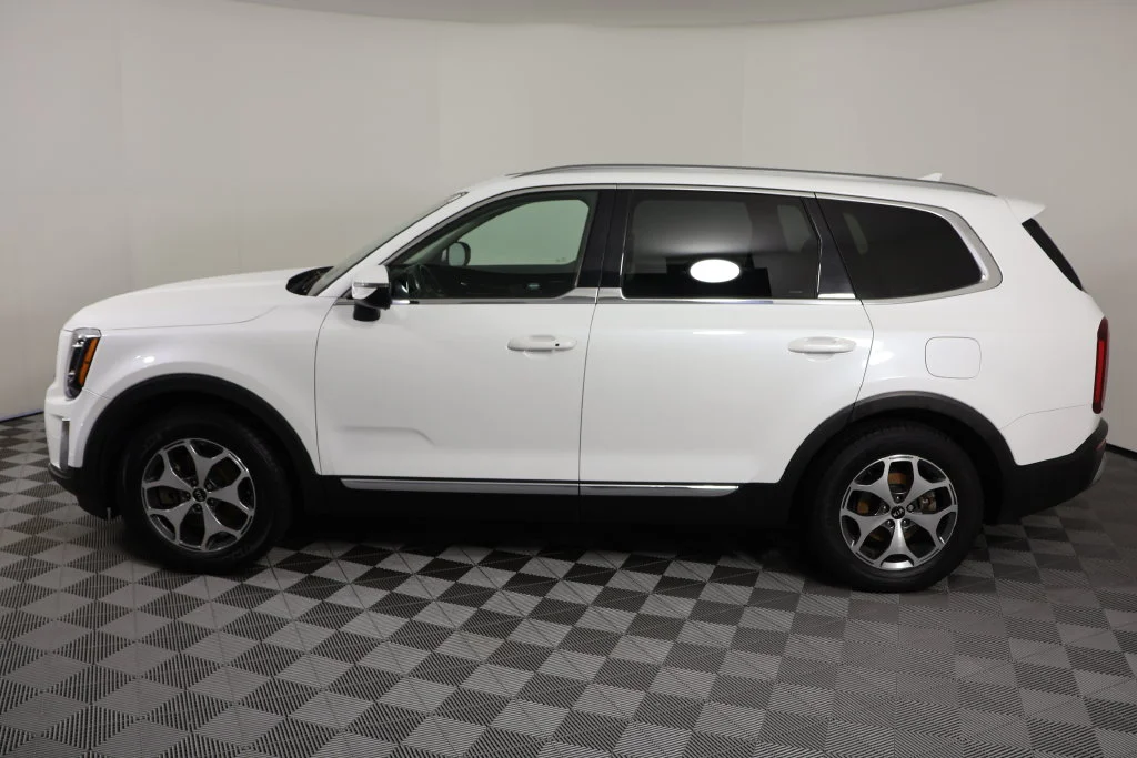 Used 2020 Snow White Pearl Kia EX image 5