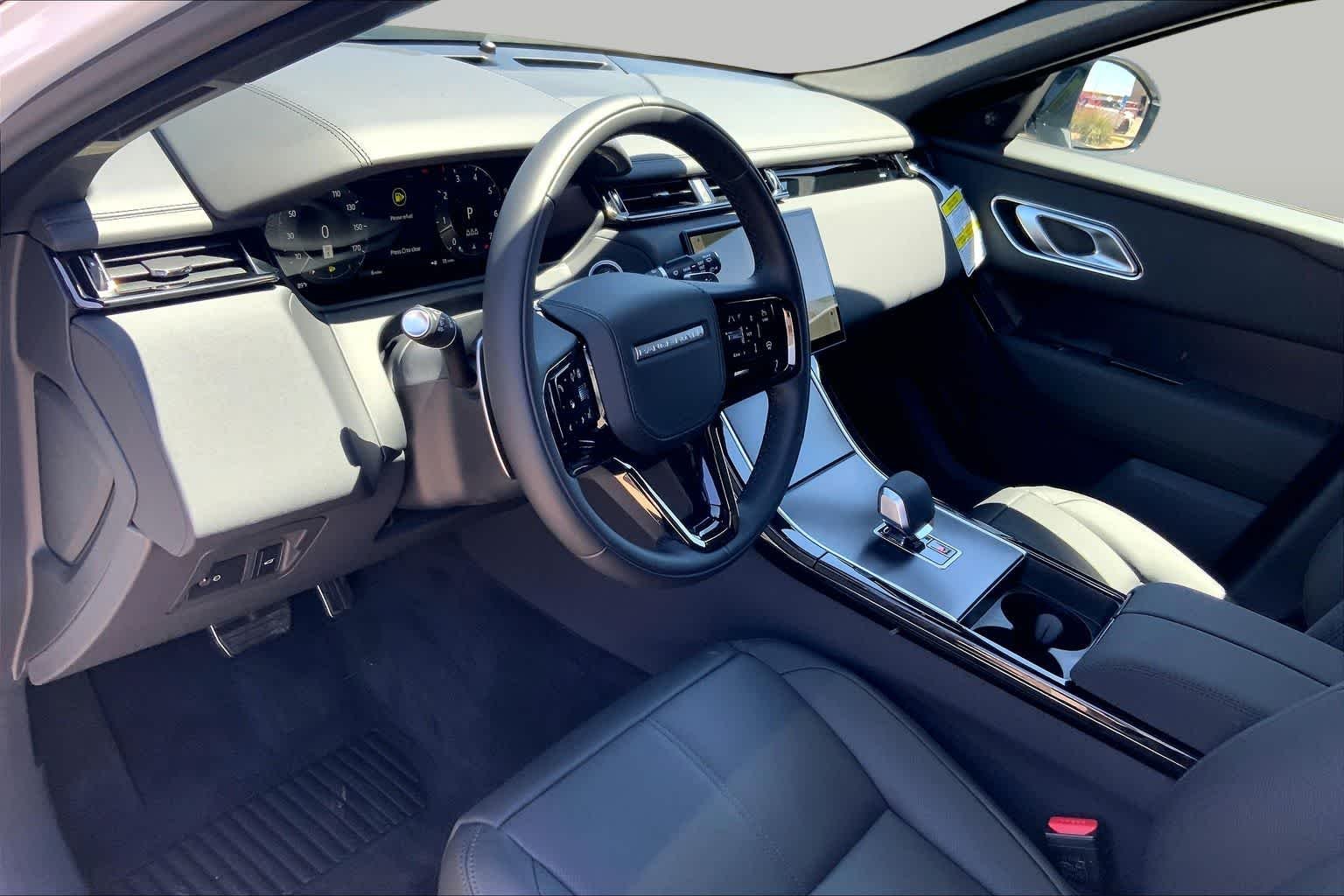 New 2026 Fuji White Land Rover Dynamic SE image 8