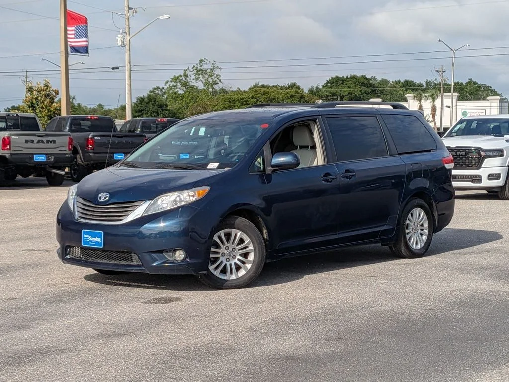 2011 Toyota Sienna XLE