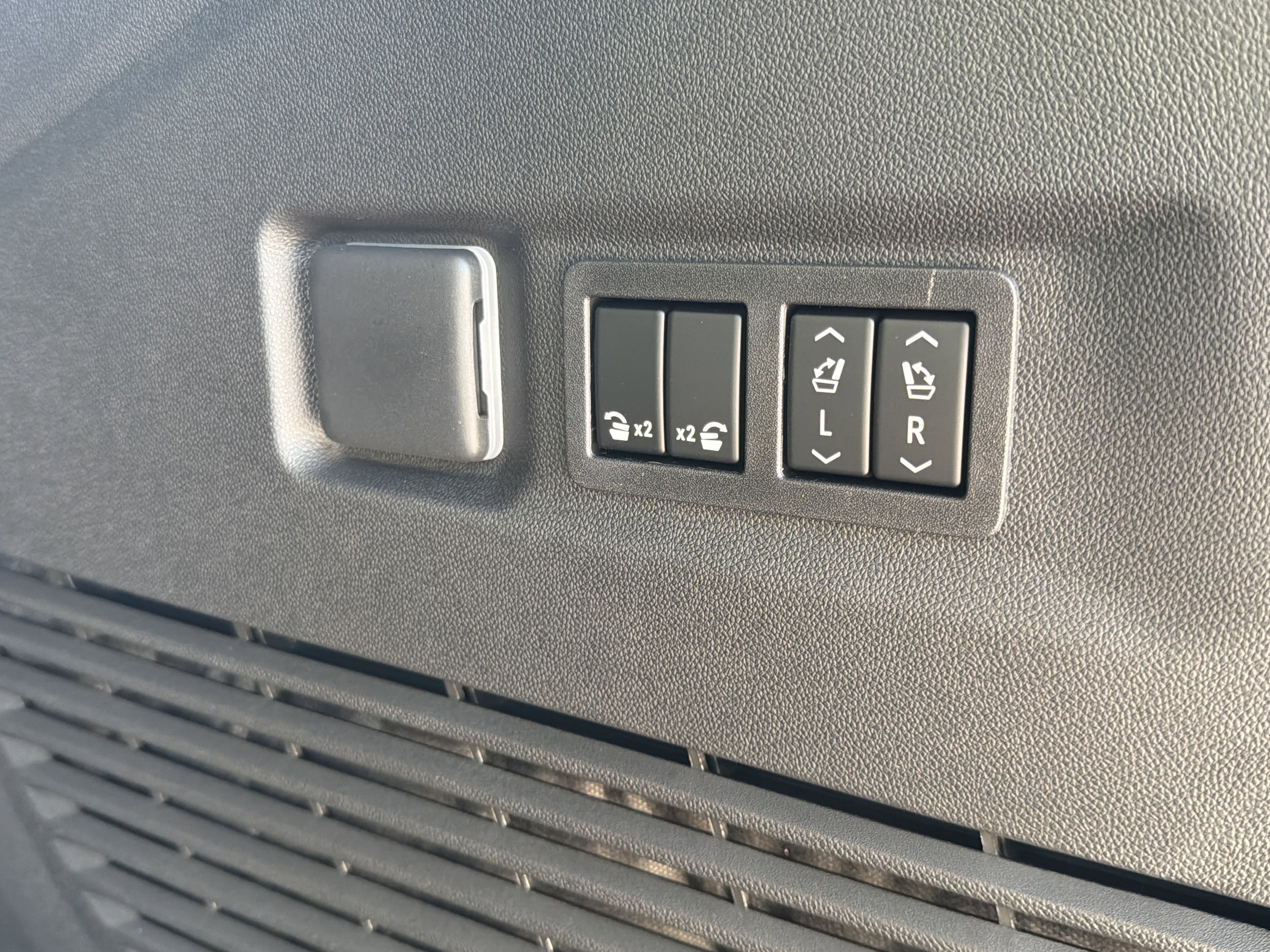 New 2026 Sterling Metallic GMC Elevation image 24