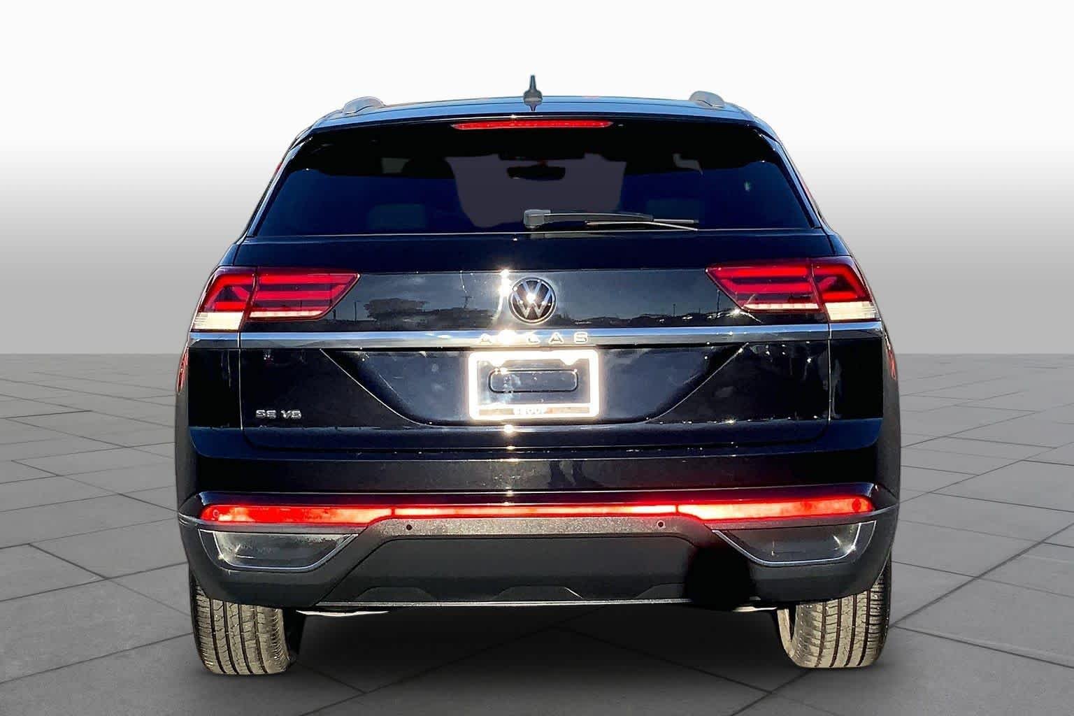 Used 2021 Deep Black Pearl Volkswagen 3.6L V6 SE w/Technology image 5