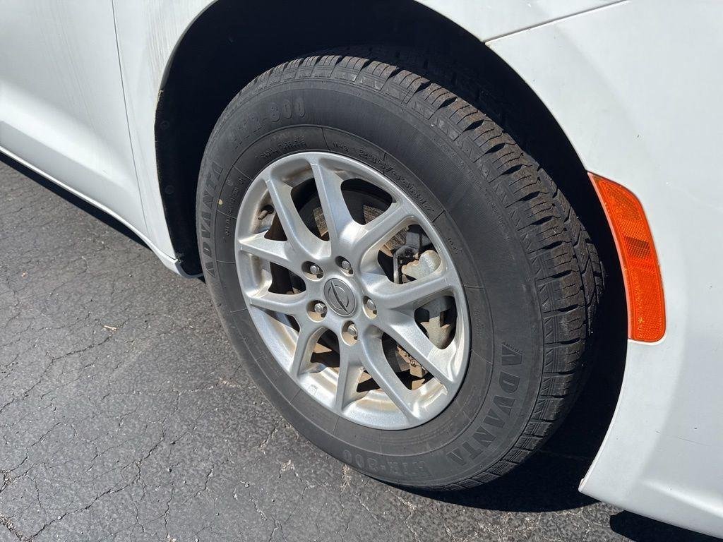 Used 2023 Bright White Clearcoat Chrysler Touring L image 8
