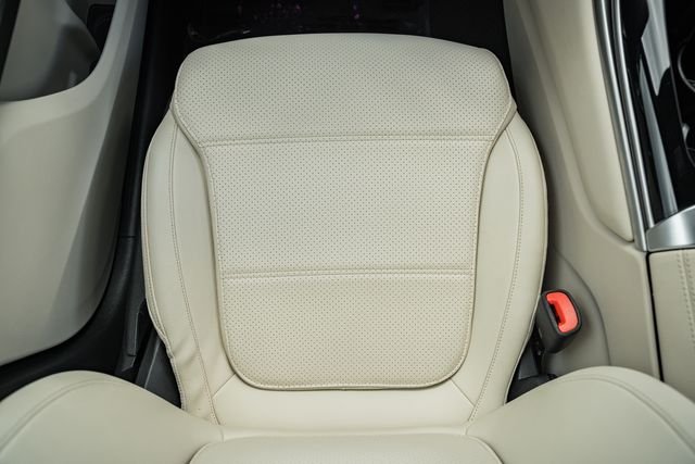 Used 2024 Polar White Mercedes-Benz GLC 300 image 30