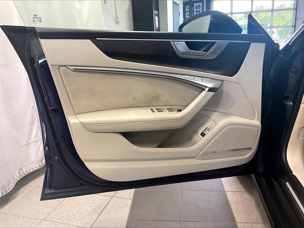 Used 2019 Blue Audi 3.0T Prestige image 9