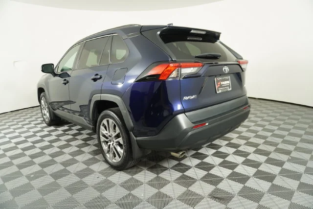 Used 2021 Blue Toyota XLE Premium image 5