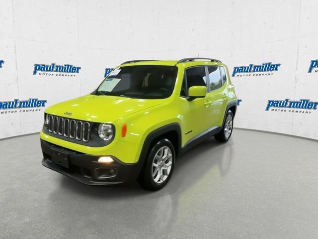 Used 2017 Hypergreen Clearcoat Jeep Latitude image 5