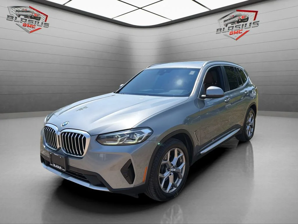 Used 2023 Gray BMW xDrive30i image 1