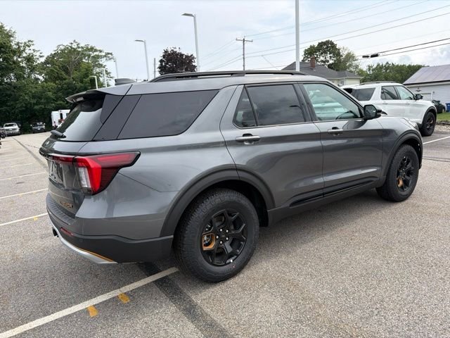 New 2026 Carbonized Gray Metallic Ford Tremor® image 3