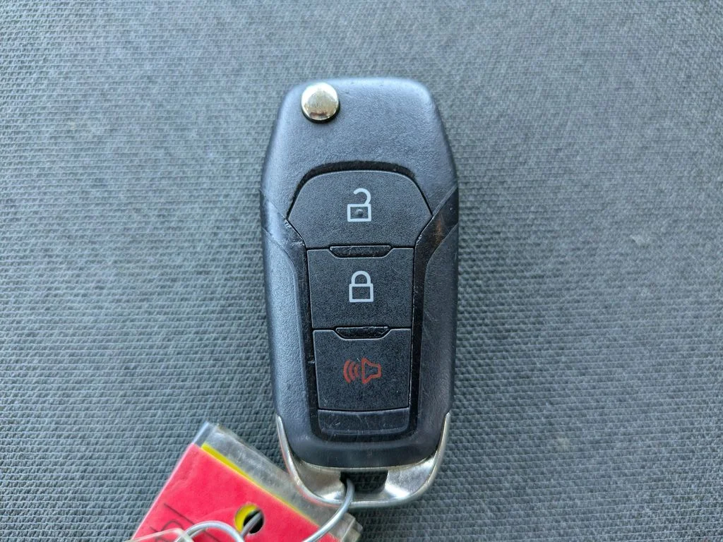 Used 2025 Carbonized Gray Metallic Ford XLT image 27
