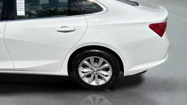 Used 2025 Summit White Chevrolet 1LT image 38