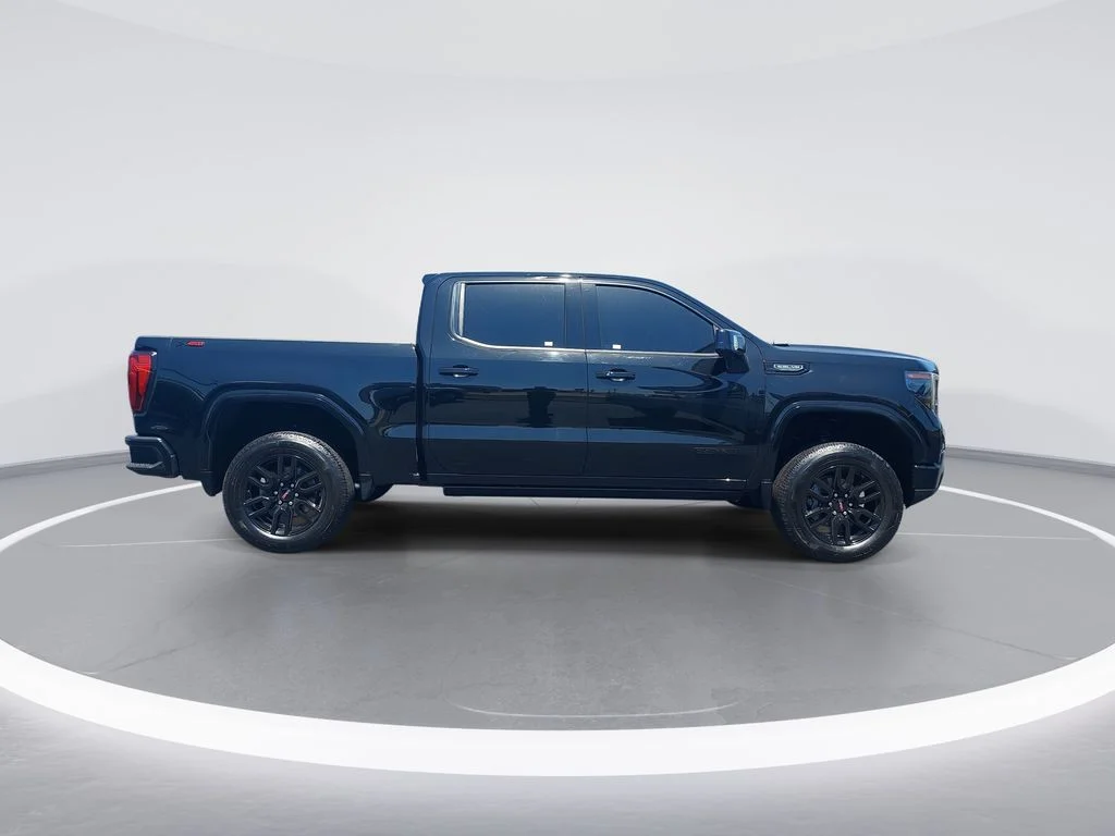 Used 2022 Black GMC Elevation image 9