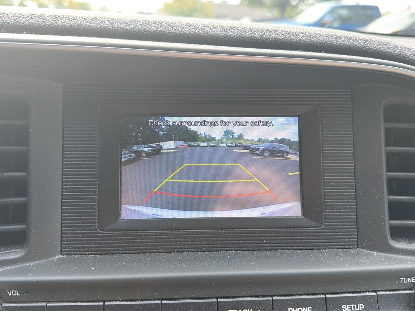 Used 2020 Quartz White Pearl Hyundai SE image 13