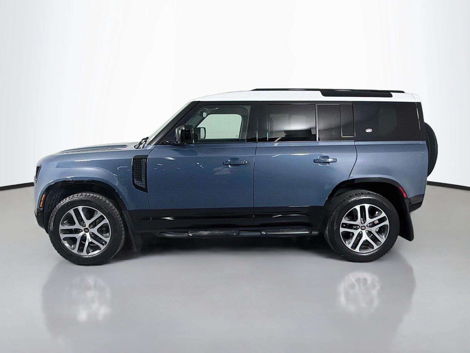Certified Used 2023 Tasman Blue Land Rover S image 8