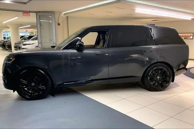 Used 2025 Gray Land Rover SE image 9