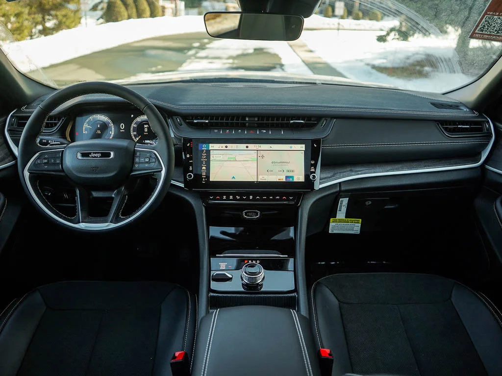 New 2026 Diamond Black Crystal Pearlcoat Jeep Altitude image 13