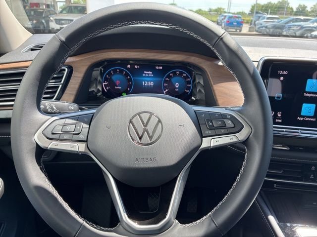 New 2026 Avocado Green Volkswagen 2.0T SE w/Technology image 14