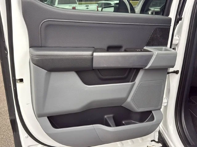 Used 2022 White Ford  image 29