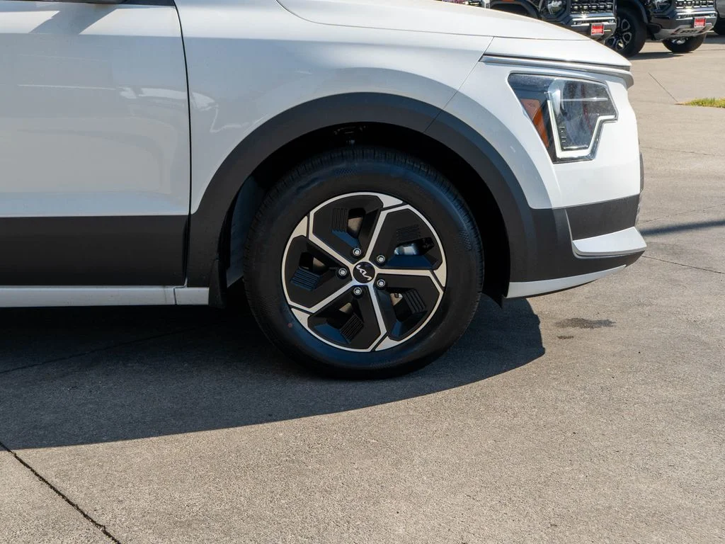 New 2026 Snow White Pearl Kia EX image 31