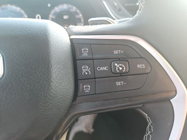 Used 2024 White Jeep Laredo image 24