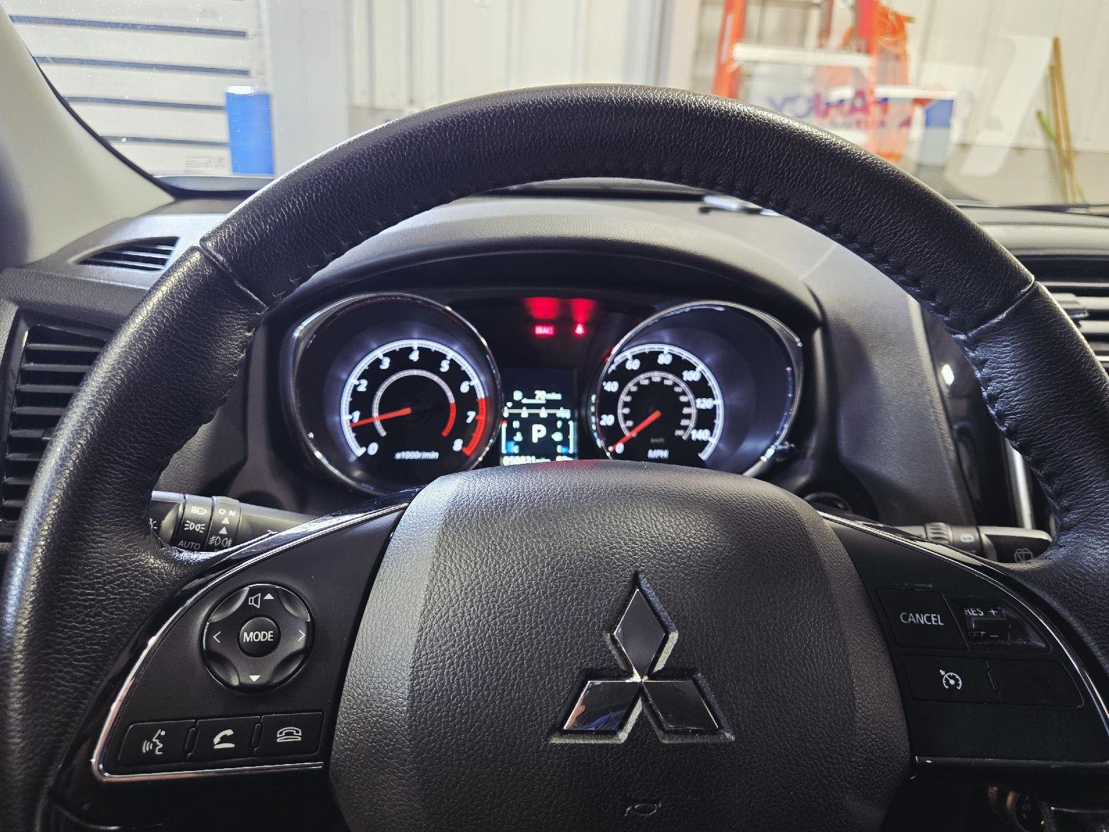 Used 2024 White Diamond Mitsubishi ES image 26