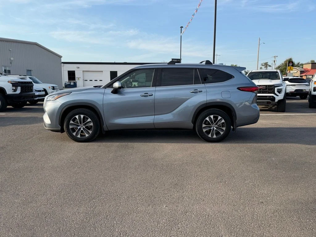 Certified Used 2020 Silver Toyota XLE image 7