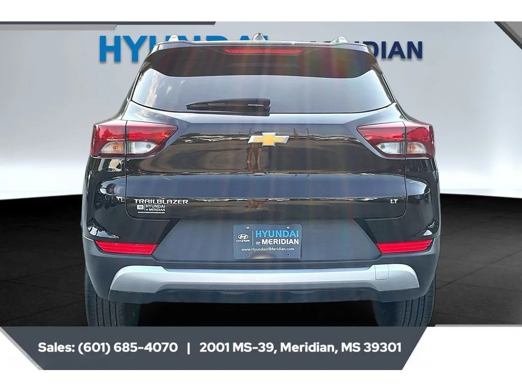 Used 2025 MOSAIC BLACK METALLIC Chevrolet LT image 4