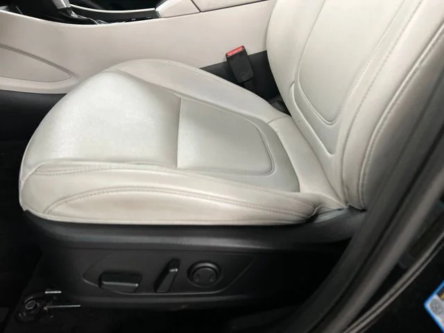 Used 2025 Black Hyundai SEL Convenience image 7