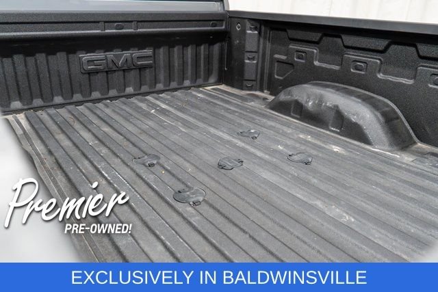 Used 2025 Sterling Metallic GMC SLE image 8