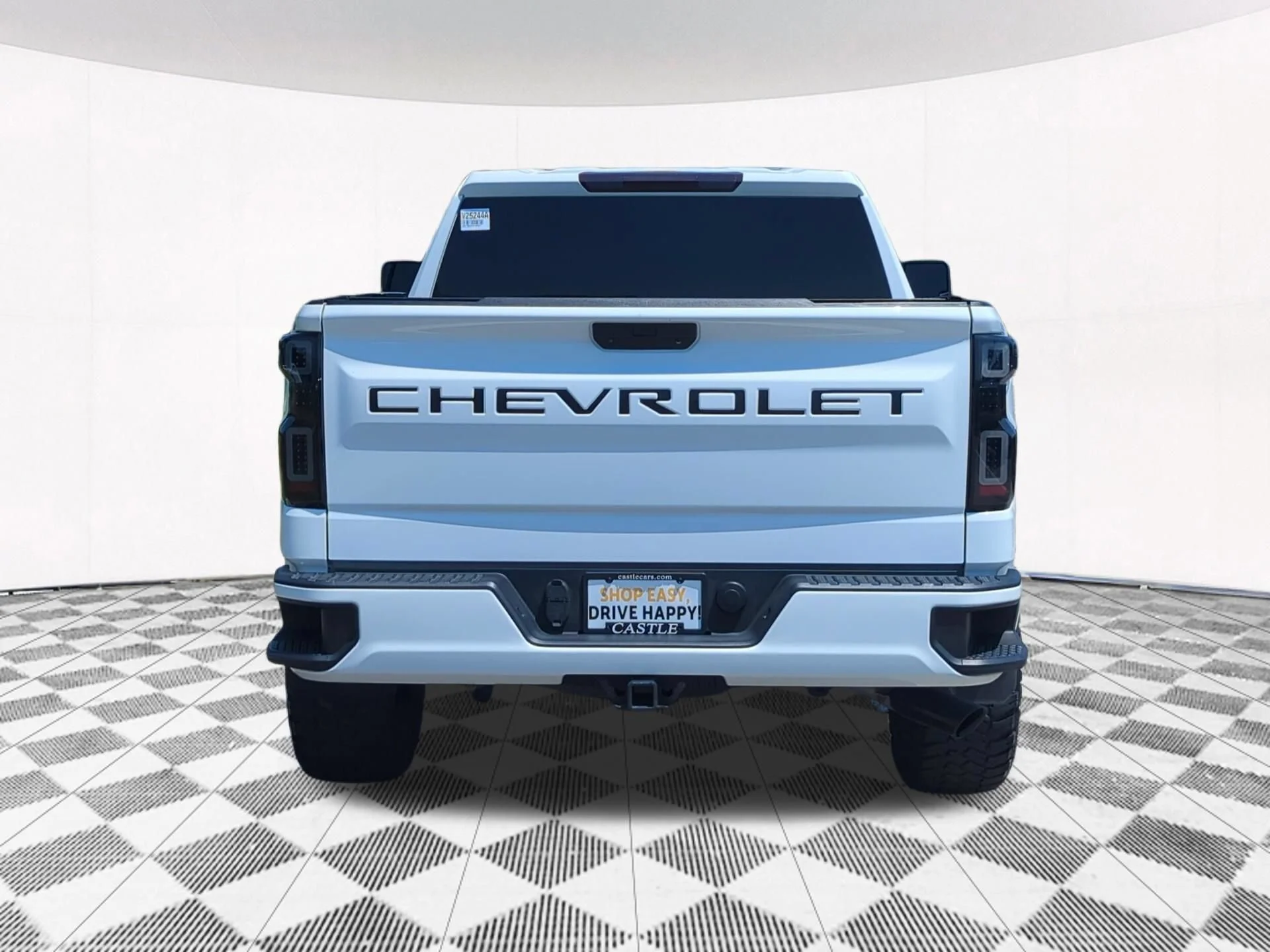 Used 2022 Summit White Chevrolet Custom image 4