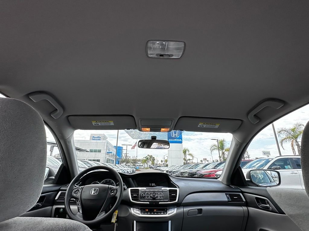 Used 2013  Honda LX image 19