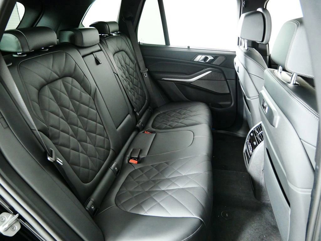Certified Used 2026 Black Sapphire Metallic BMW xDrive40i image 29
