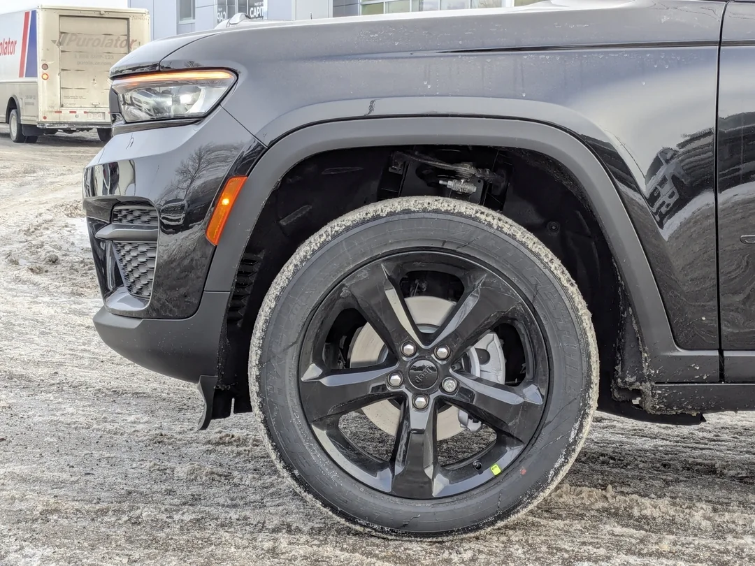 New 2025 Black Jeep Altitude - - 4x4 - Power Sunroof - Power Liftgate - Wireless Charging - 20 Black Wheels & More! image 9
