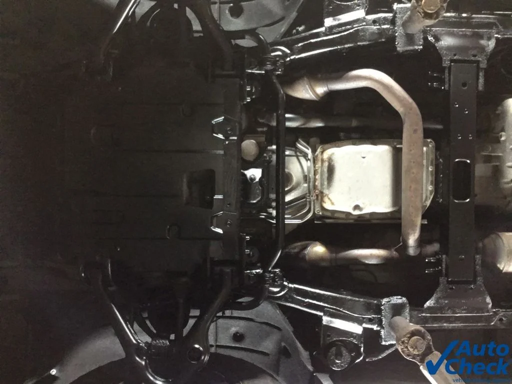 Used 2018 White GMC Base image 14