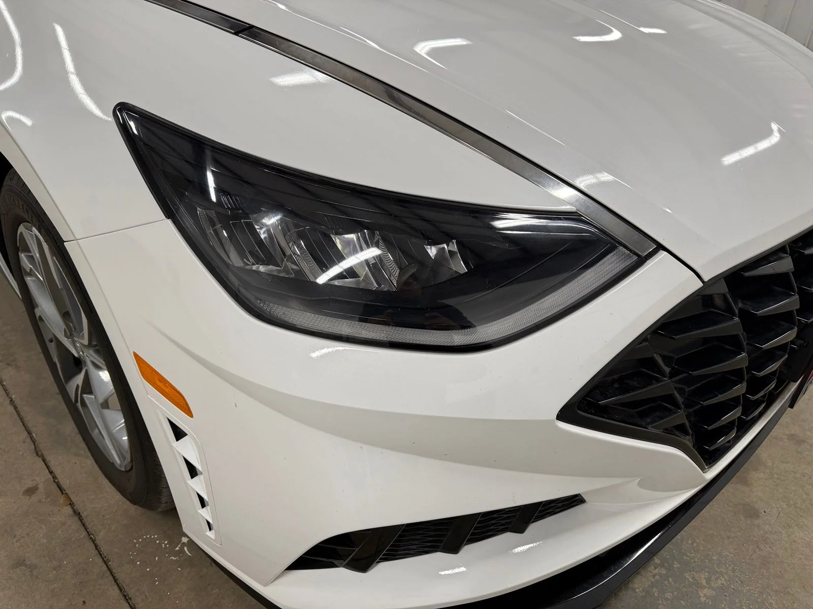 Used 2023 White Hyundai SEL image 4
