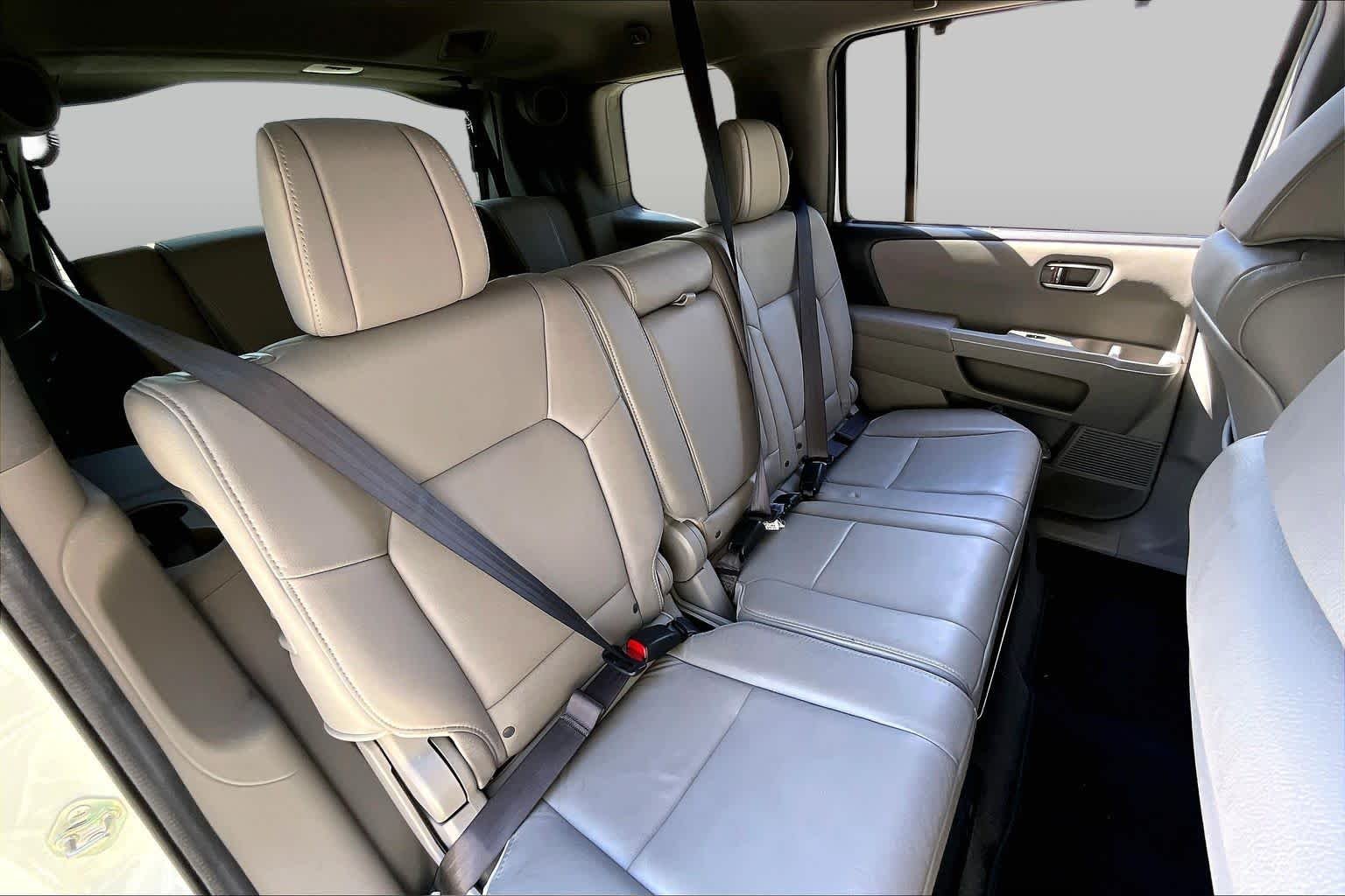 Used 2012 White Diamond Pearl Honda Touring image 18