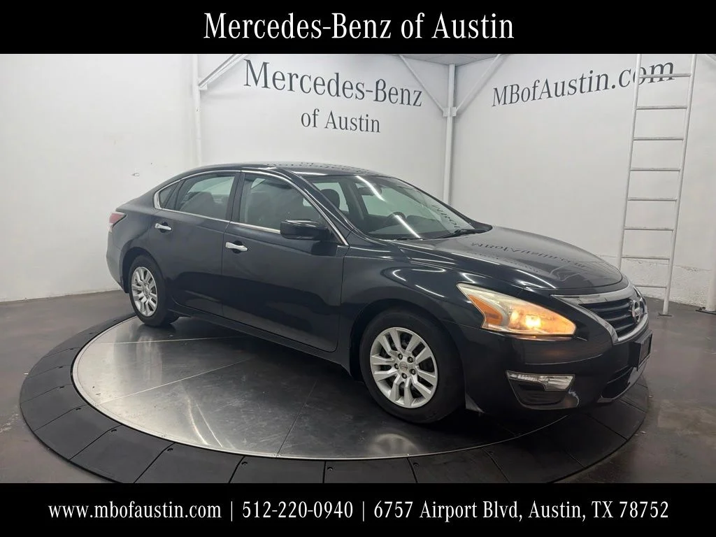 Used 2015 Blue Nissan 2.5 S image 1