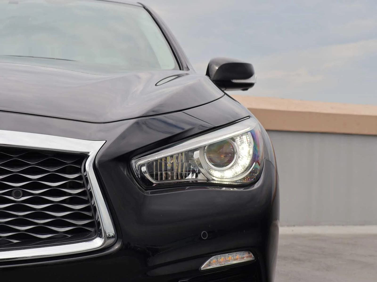 Certified Used 2023 Midnight Black INFINITI LUXE image 9