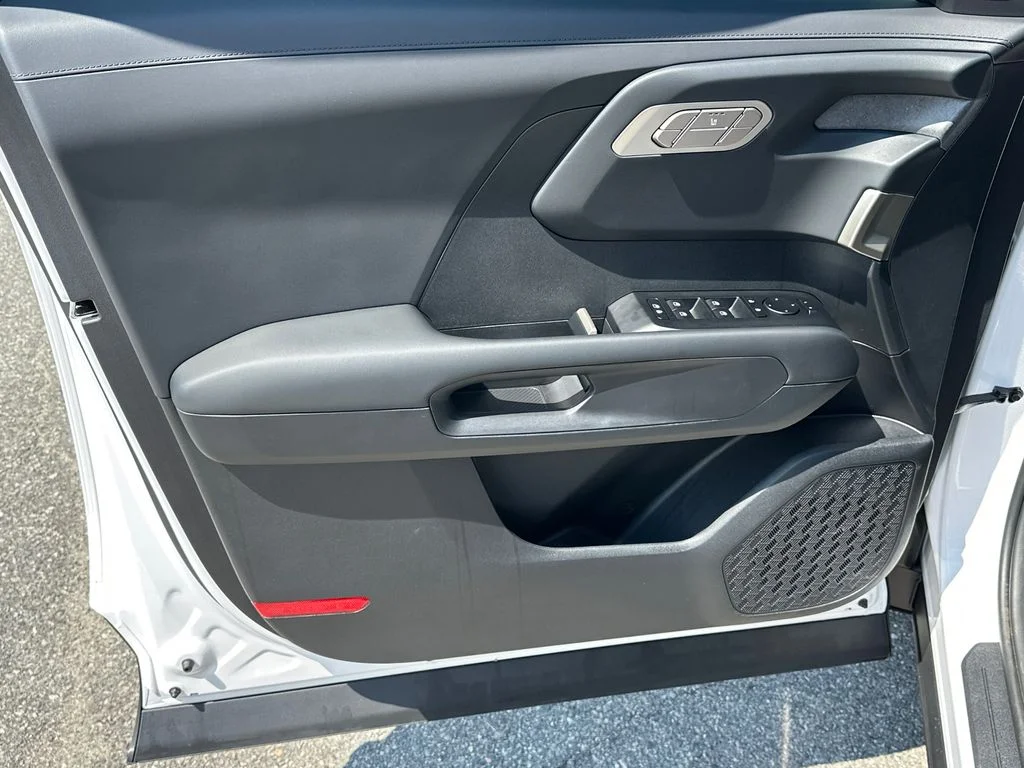 New 2027 White Kia S image 10