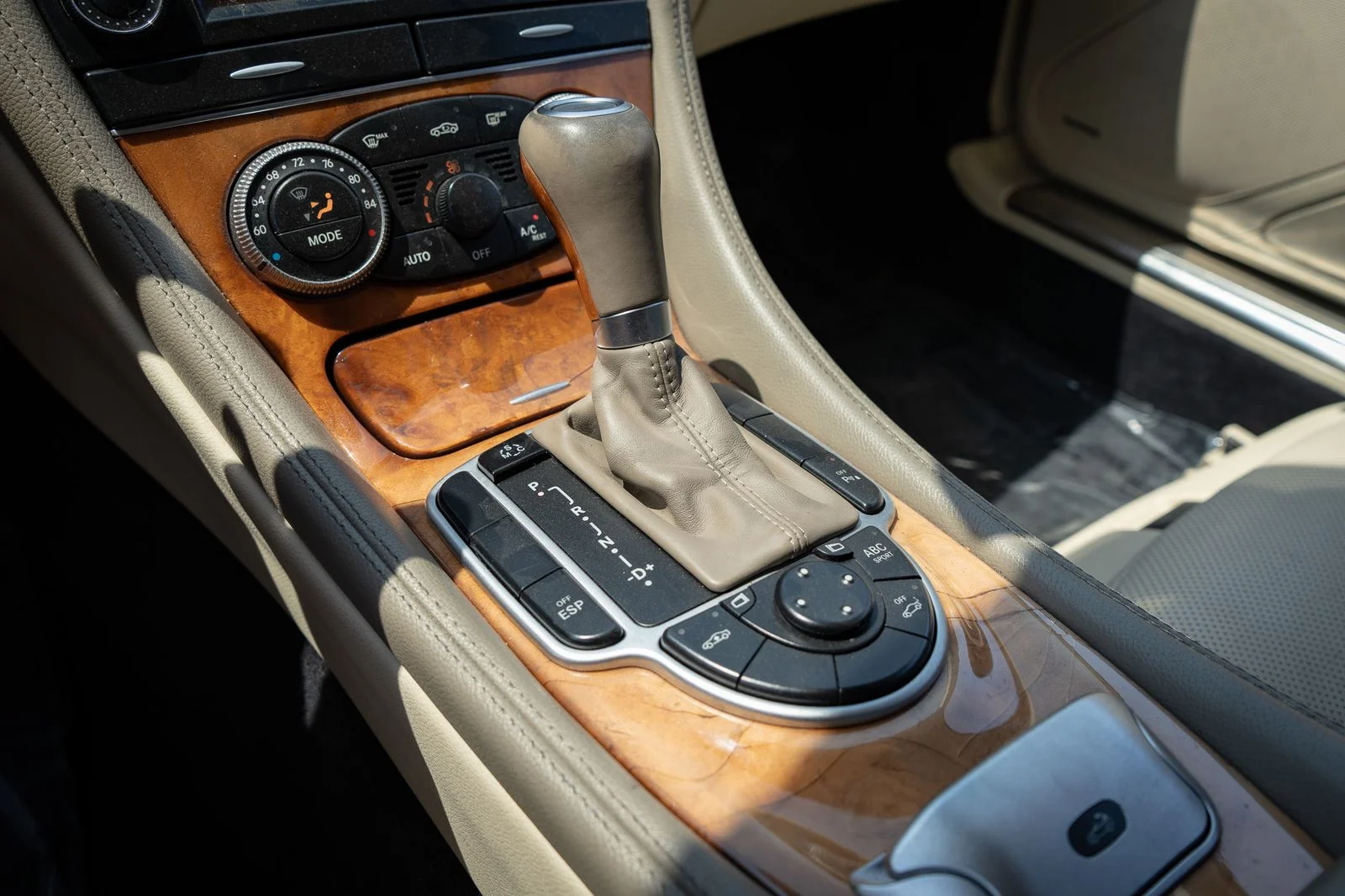 Used 2009 Black Mercedes-Benz SL 550 image 21
