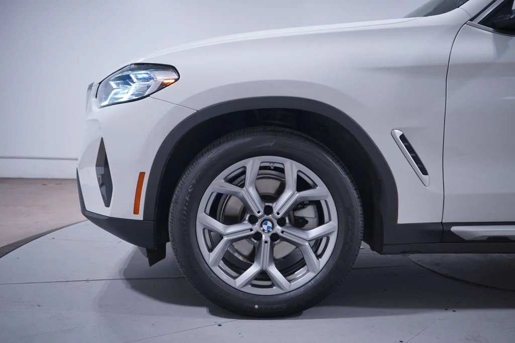 Used 2024 Alpine White BMW sDrive30i image 2