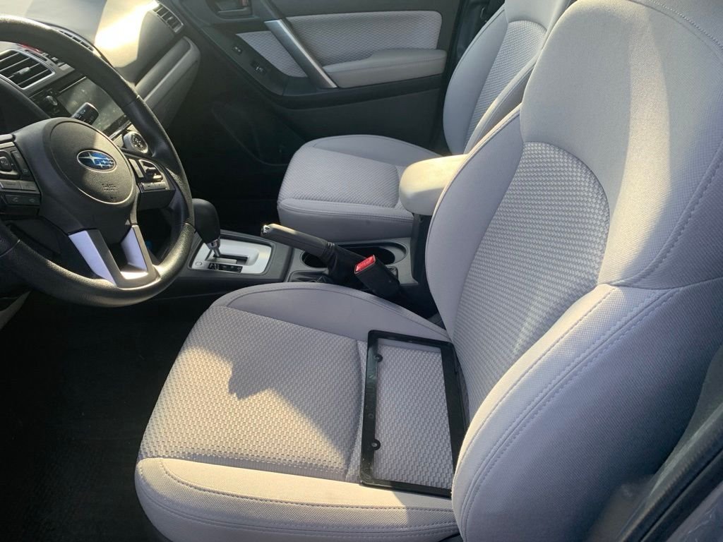 Used 2018 Silver Subaru 2.5i Premium image 3