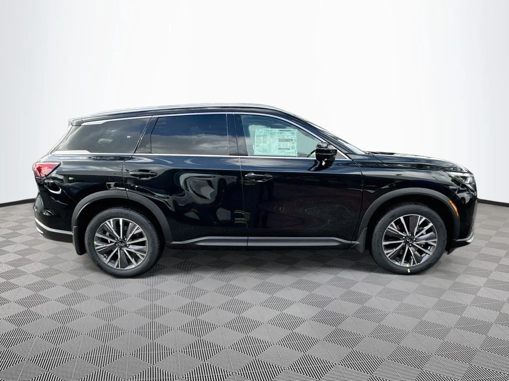 New 2027 MINERAL BLACK INFINITI Luxe FWD image 4